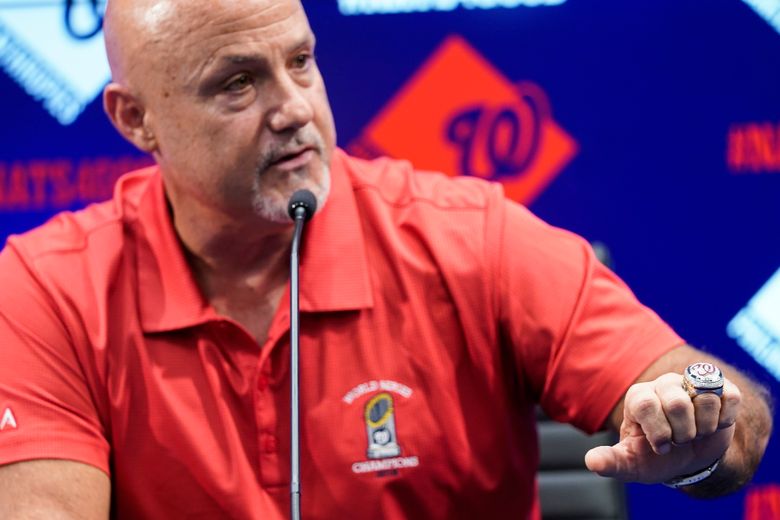 Washington Nationals sign general manager Mike Rizzo to a