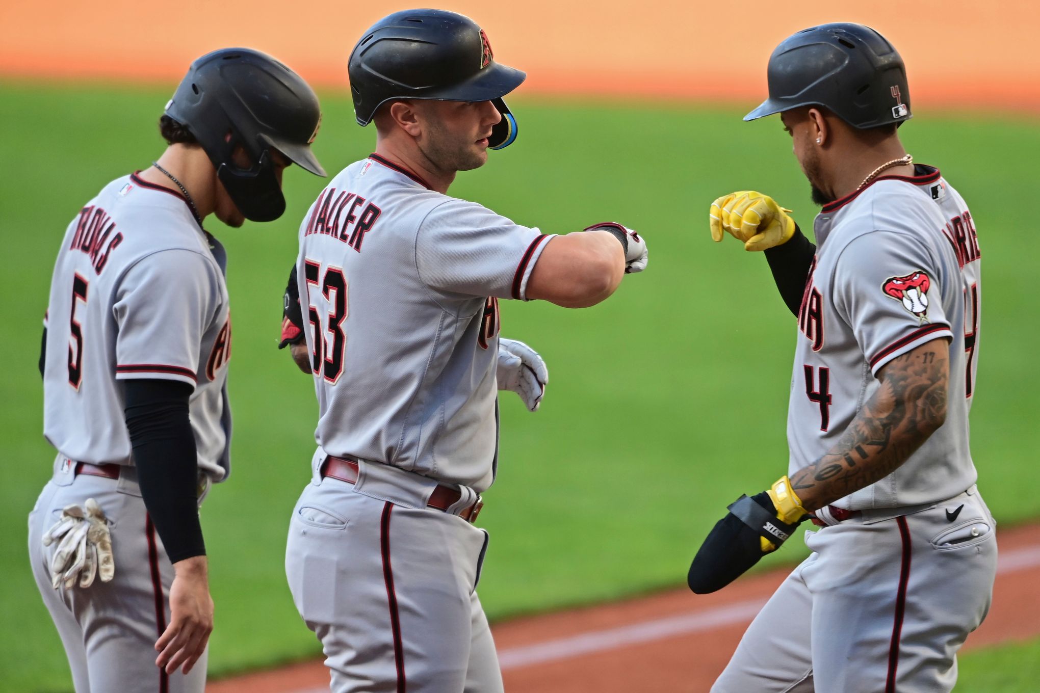 Diamondbacks has 5th straight win 6-3 over the Rangers