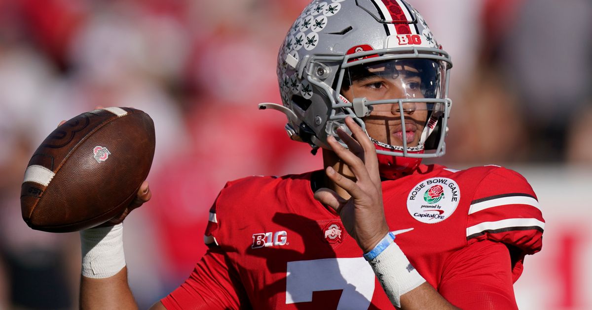 Ohio State Buckeyes quarterback C.J. Stroud (7) throws the ball