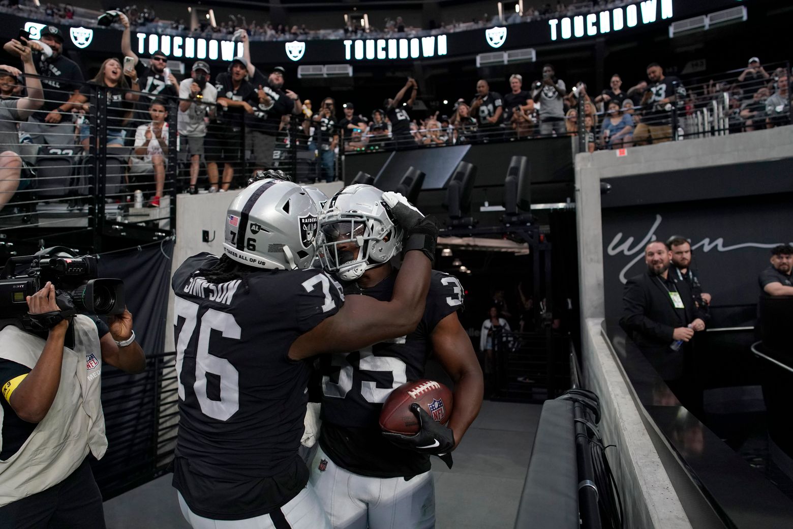 PHOTOS: Patriots take on Raiders in preseason finale in Las Vegas