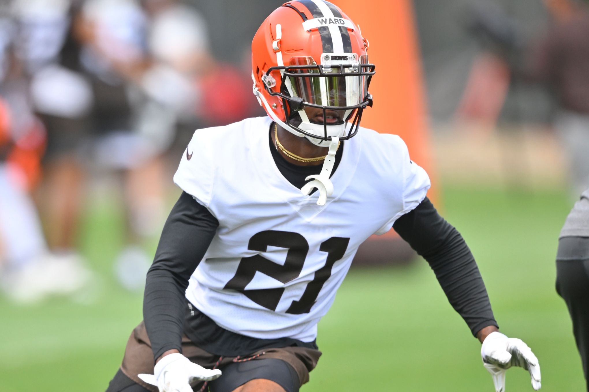 Browns star DE Myles Garrett leaves practice early against Eagles