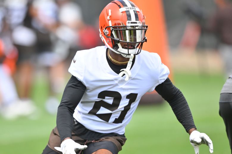 Browns star CB Ward returns from foot injury, practicing