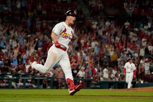 O'Neill's 3-run HR in 8th Lifts Cardinals Over Braves 6-3 - Bloomberg