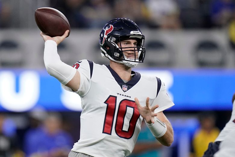 Texans HC Lovie Smith announces Davis Mills will return as