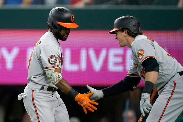 Orioles OF Cedric Mullins leaves game in 2nd inning with right