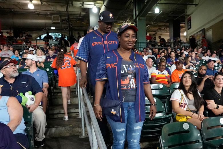 Astros star Yordan Alvarez's family in Houston to see him play