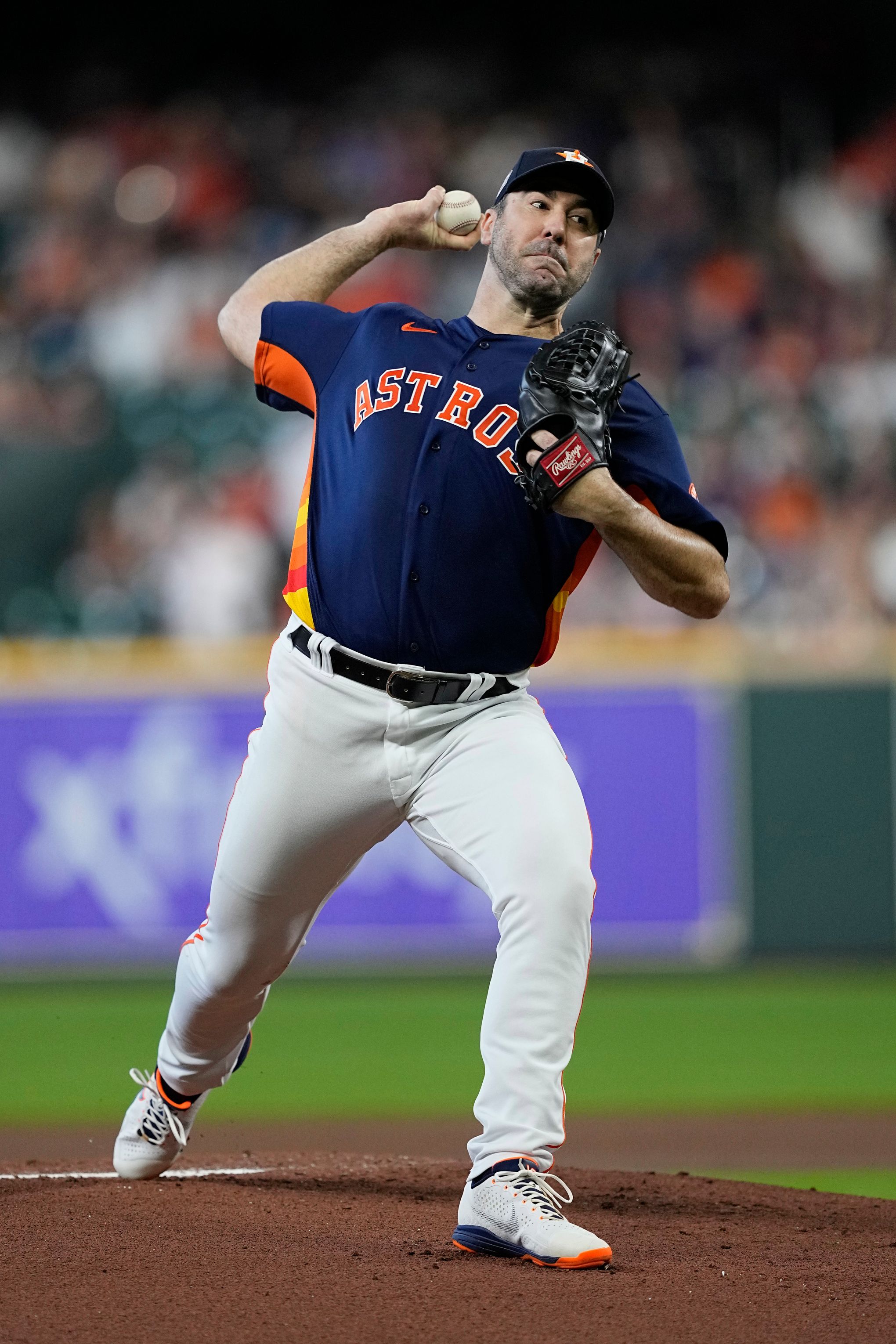 Kate Upton, wife of Houston Astros starting pitcher Justin Verlander, holds  daughter Genevieve