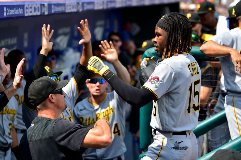 Charlie Hayes Throws First Pitch to Son Ke'Bryan Hayes 