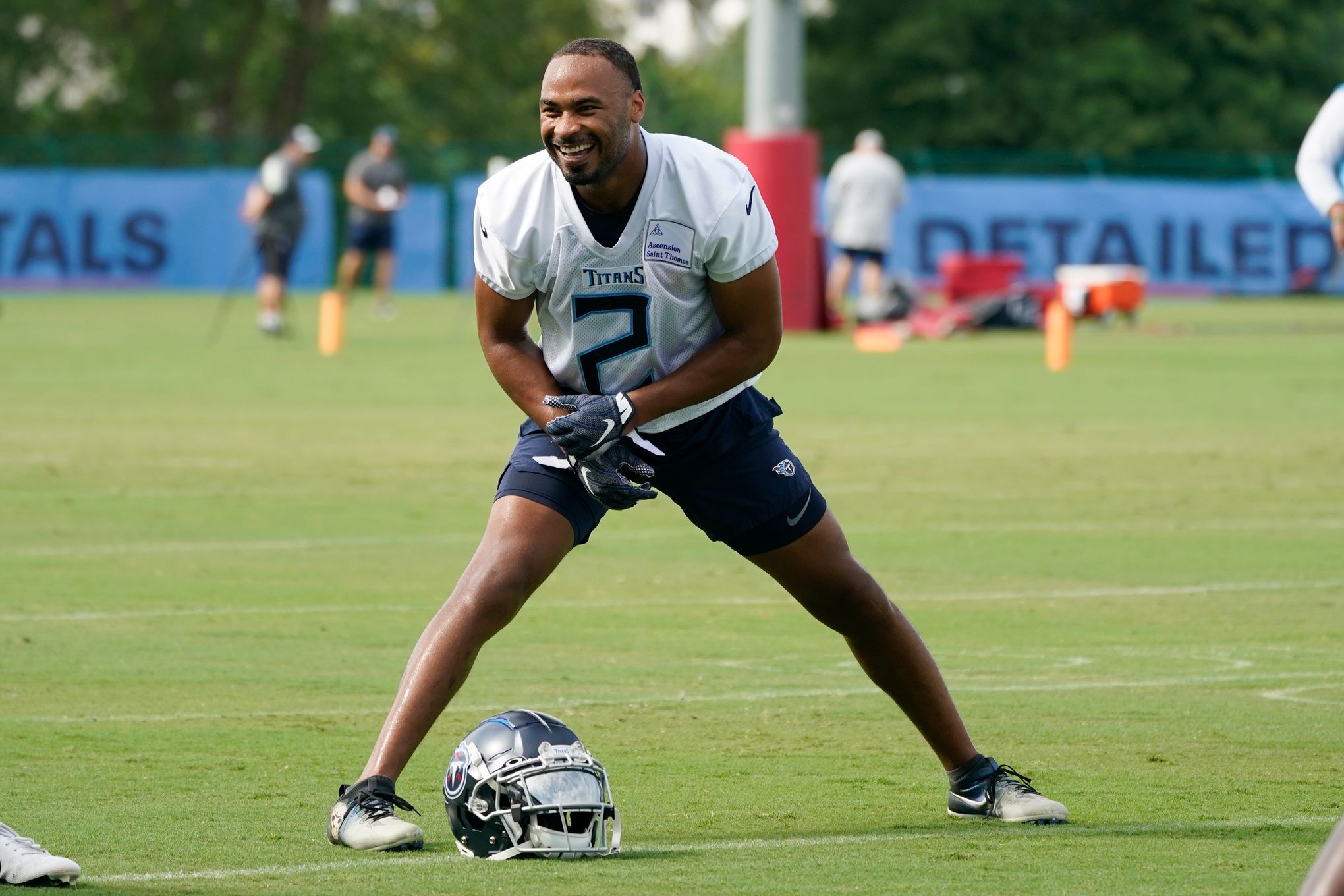 Titans' Robert Woods, Caleb Farley push through ACL recovery