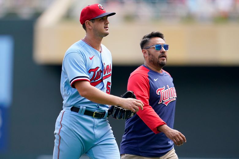 Twins starter Mahle leaves start with shoulder fatigue