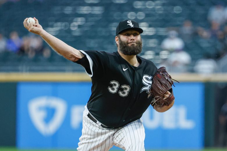 Starting pitcher Lance Lynn of the Chicago White Sox delivers the