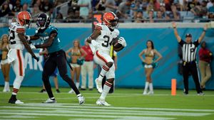 Watson apologizes, then struggles in Browns preseason debut – KXAN