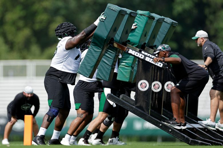 Jets switch Mekhi Becton to right tackle from left side