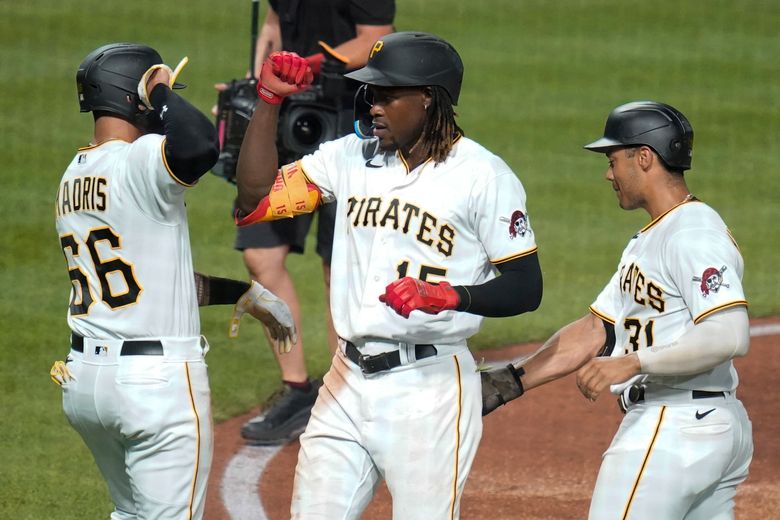 Pittsburgh Pirates' Oneil Cruz scores on a double by Michael