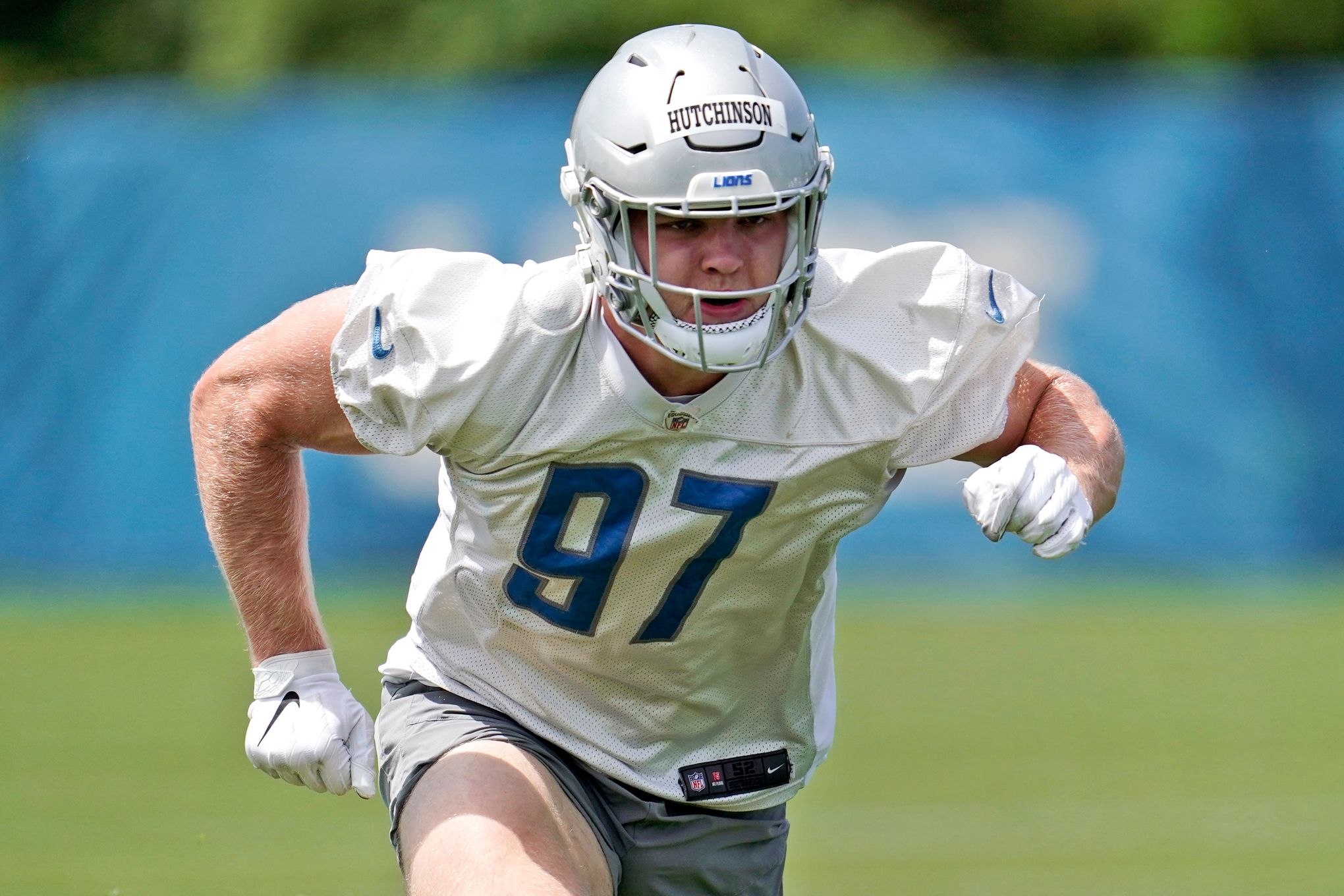 Penei Sewell not participating in Lions' first practice after