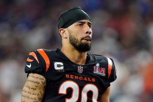 Cincinnati Bengals free safety Jessie Bates warms up before the game