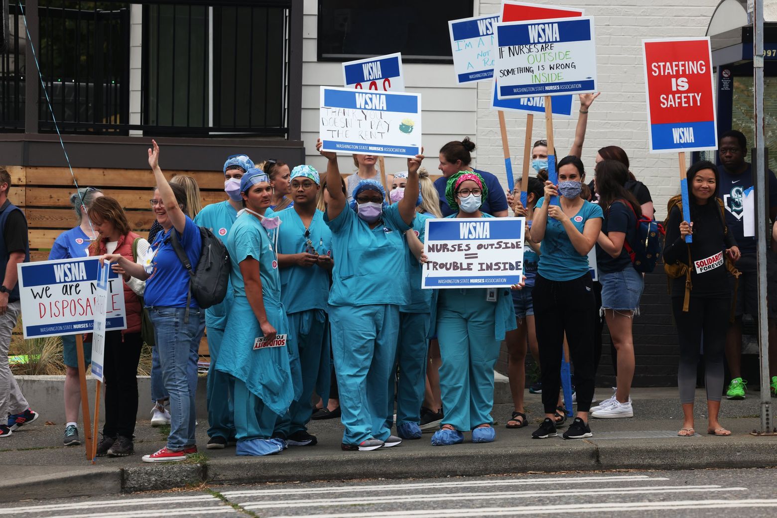 seattle-children-s-nurses-new-contract-brings-unprecedented-raises-the-seattle-times
