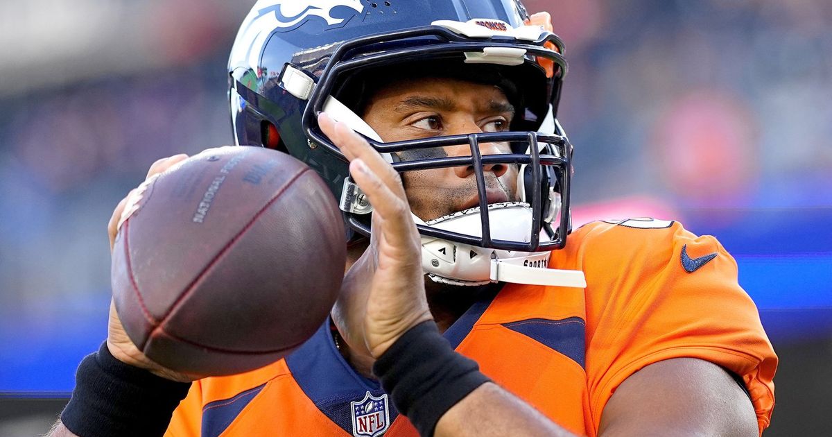 Russell Wilson, Denver Broncos agree to 5-year extension worth $245  million, including $165 million guaranteed, sources say - ESPN