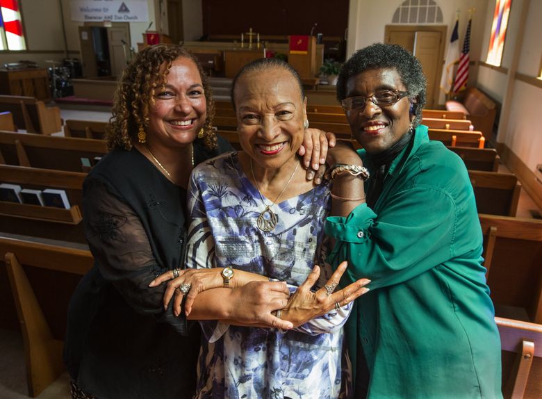 Джессика Ховард, справа; Райт, в центре; и Тиа Янг планируют вернуться в Новый Орлеан с евангельским хором Total Experience. Хор несколько раз посещал Новый Орлеан после урагана "Катрина". (Стив Рингман / The Seattle Times)