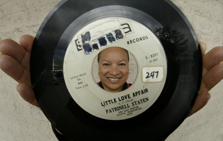 Райт хранит редкую копию ее песни "Little Love Affair", записанной в 60-х годах, которая всплыла с помощью некоторых британских диджеев в начале 2000-х. (Джими Лотт / Seattle Times)