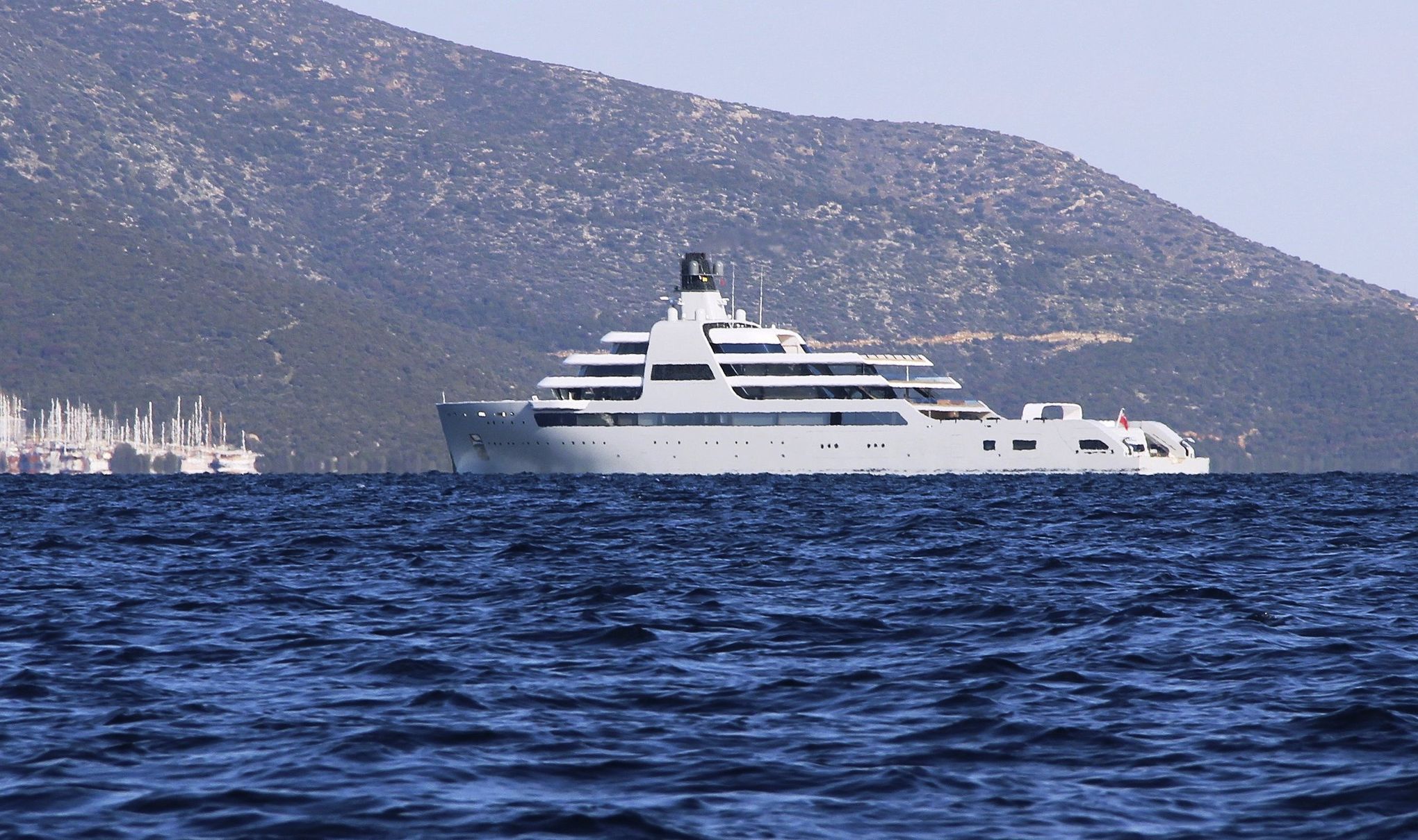 How Billionaires Spend New Year's Eve: on Superyachts in the Caribbean