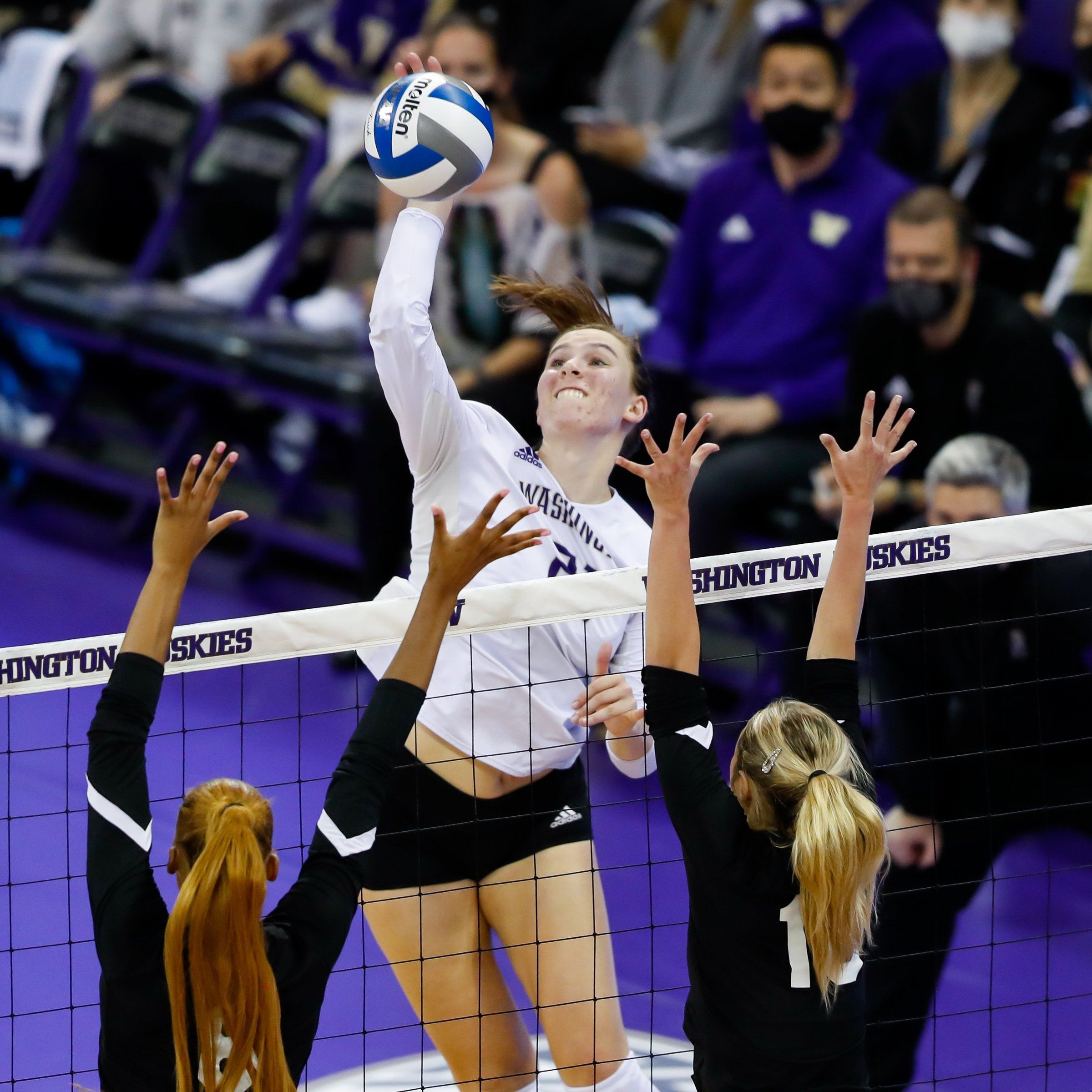 Huskies volleyball deals