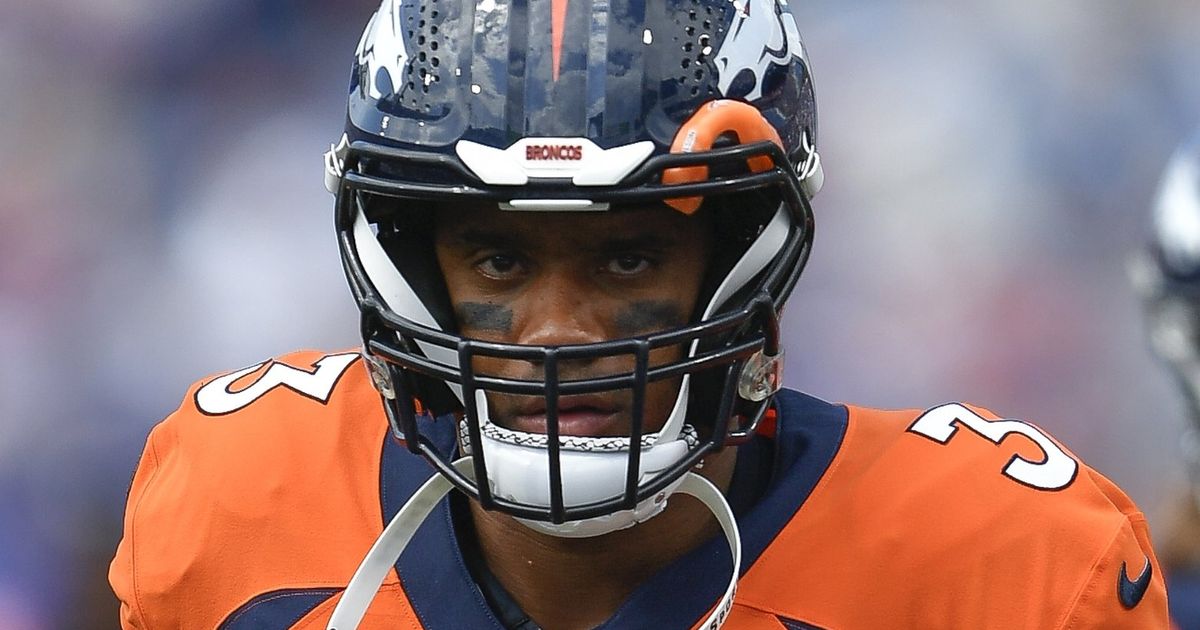 Broncos quarterback Russell Wilson greeted with boos in return to Seattle