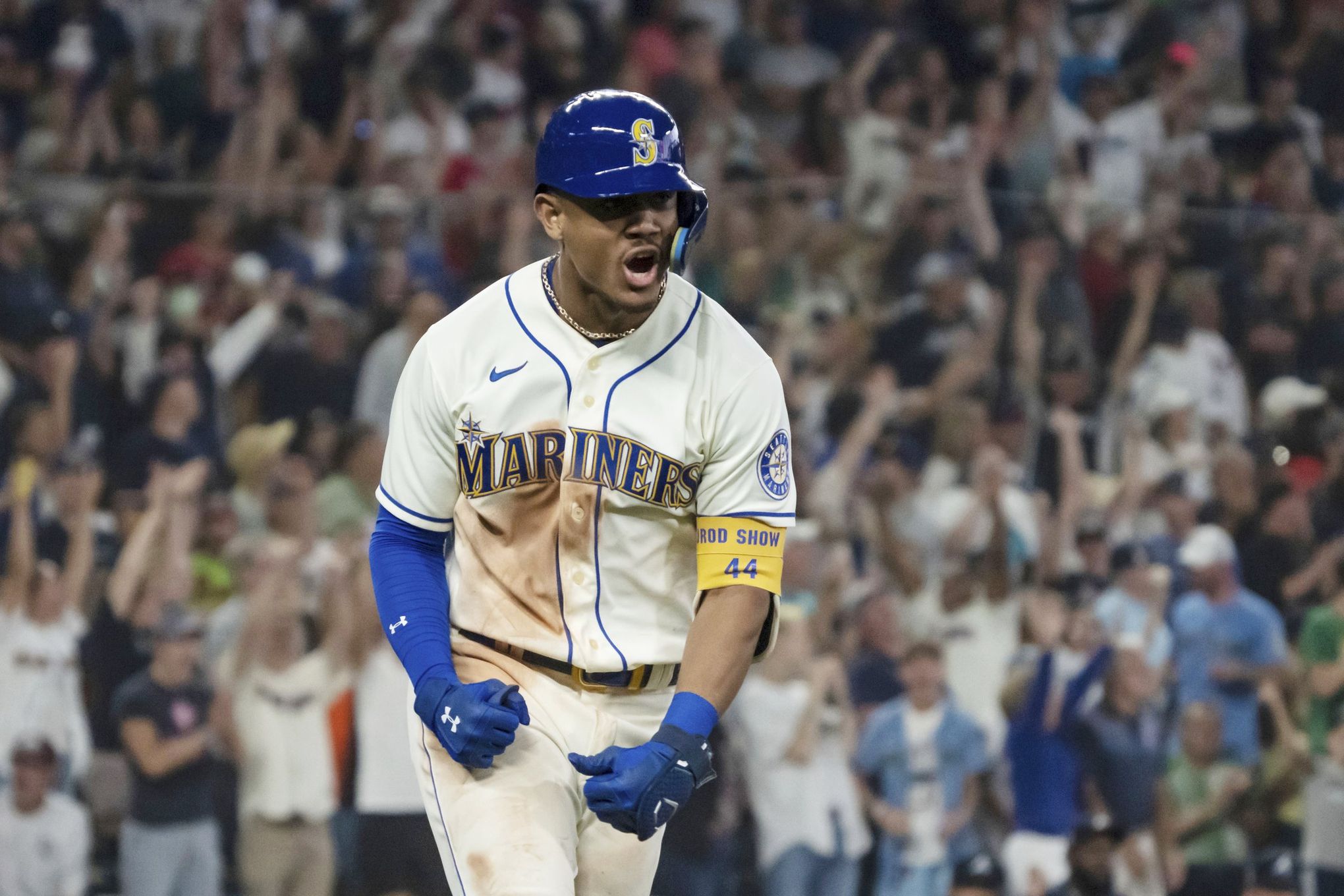 Mariners topple Blue Jays for 1st postseason win since 2001