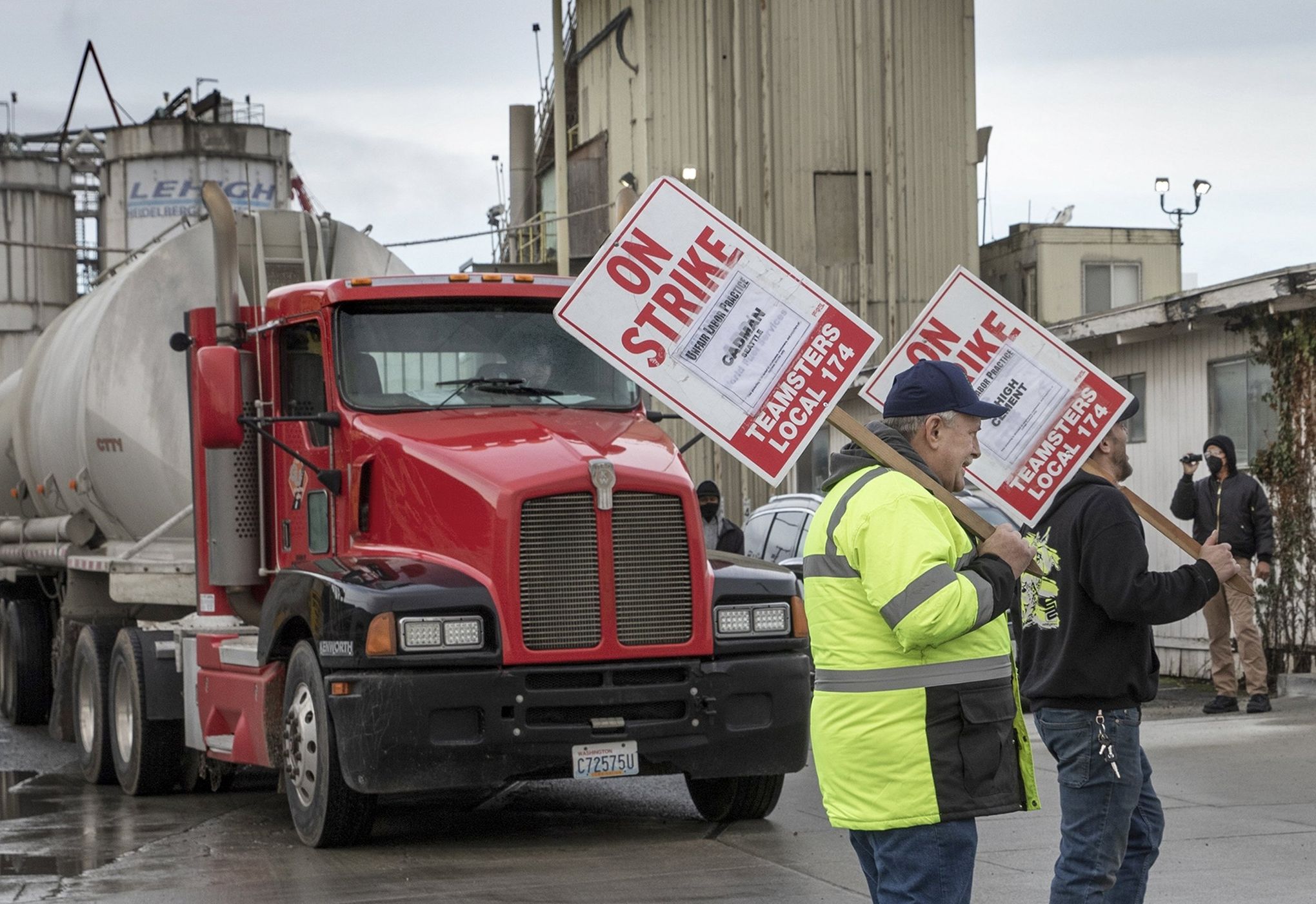 Seattle-area concrete-mixer drivers reach deal with employers