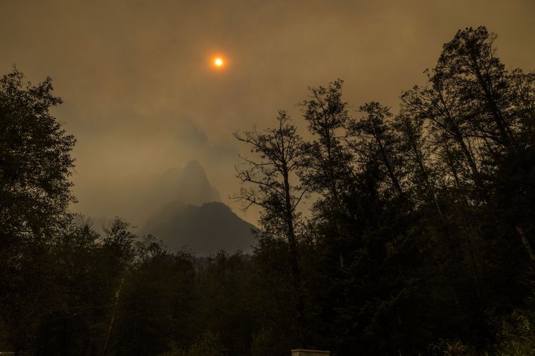 Western wildfire smoke creates fiery sunrise 2,000 miles away in