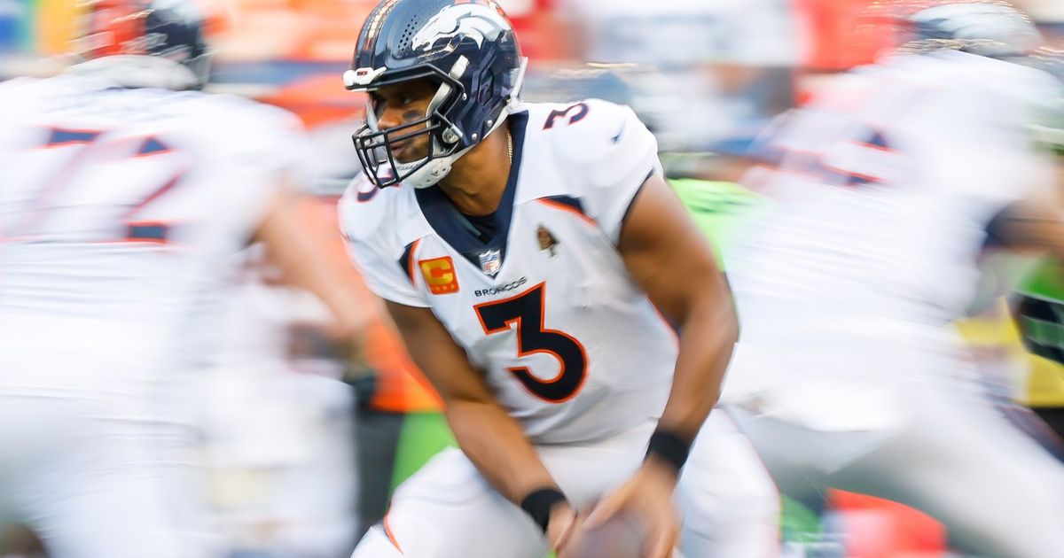 Seahawks survive Russell Wilson's return, top Broncos 17-16