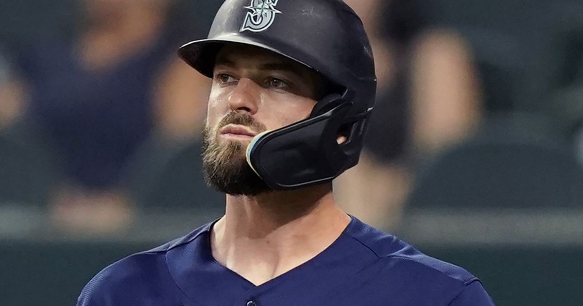 Mariners morning notes: Mitch Haniger's hand is hurting, Daniel