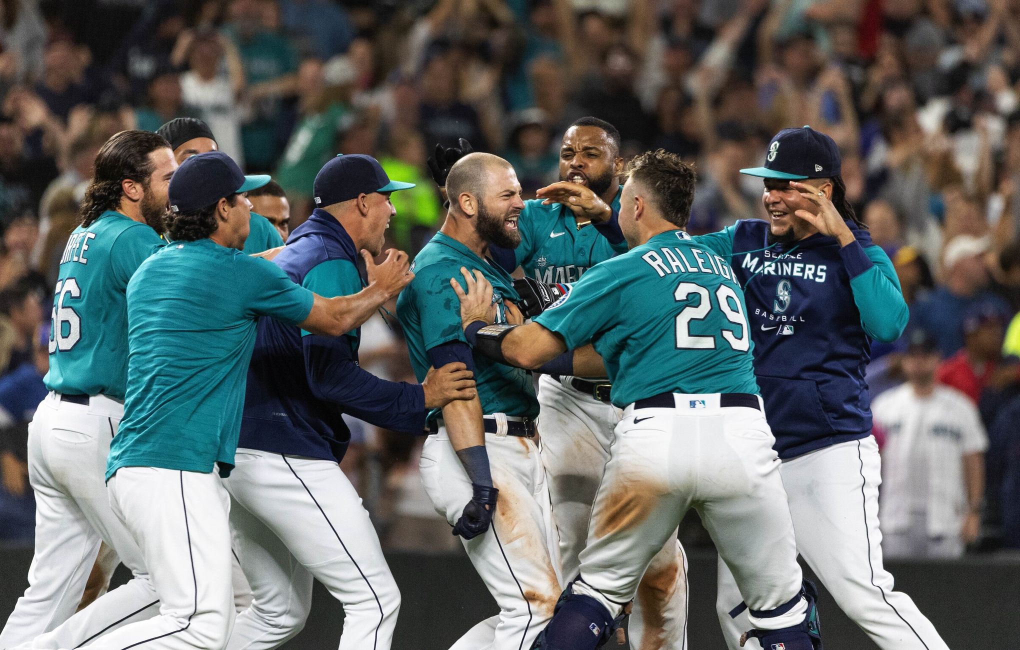 Many 2001 Mariners see a lot of playoff potential for this year's team