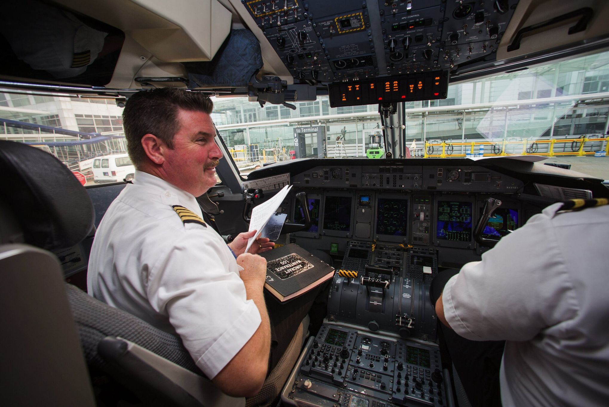 American Airlines pilots recommend you fly Delta or United