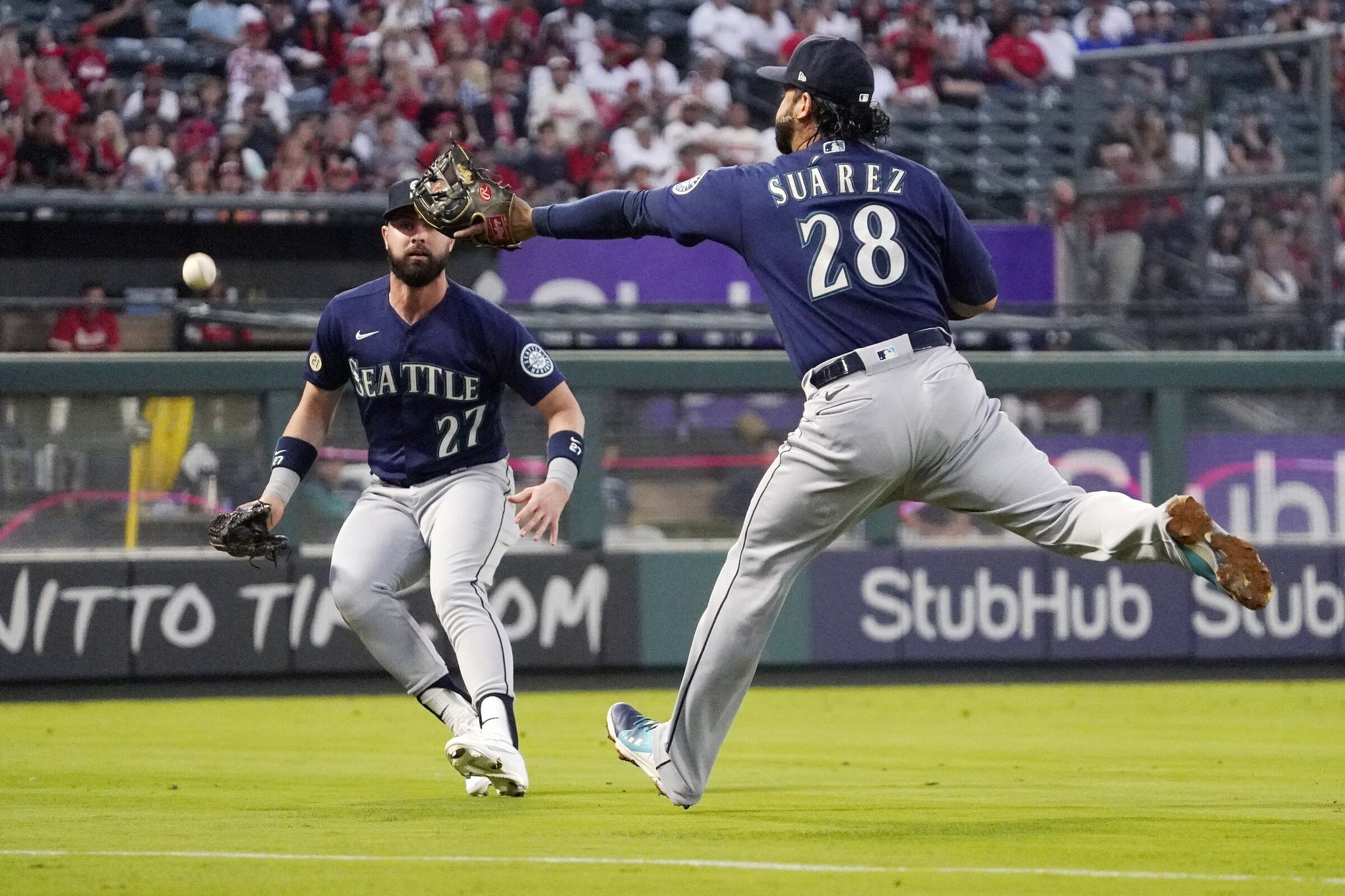 After flat start to second half, Eugenio Suarez gives Mariners emotional  lift