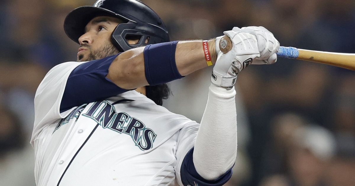 Seattle Mariners on X: Heart. Hustle. Good vibes. Congratulations to  Eugenio Suárez on being named our 2022 #HeartandHustle Award winner! 👏   / X