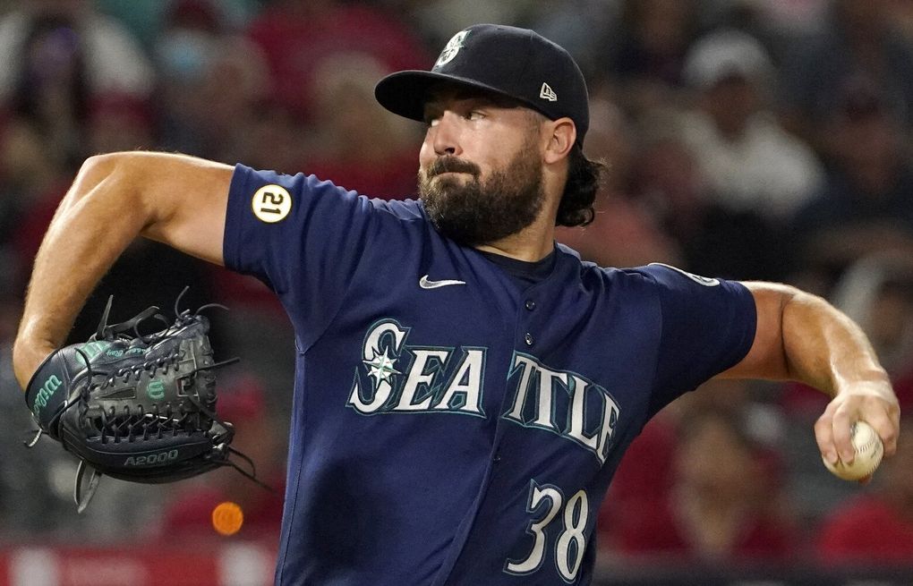 Mariners third baseman Eugenio Suárez placed on injured list with fractured  finger