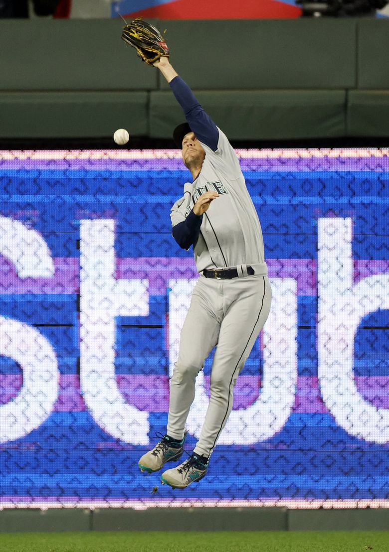 Adam Frazier gives the Mariners the lead with an RBI double in the