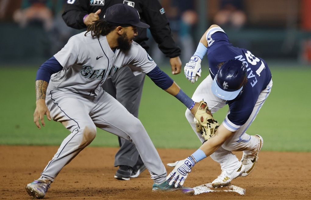 Mariners' bats don't have much pop in road-trip opening loss to Mets