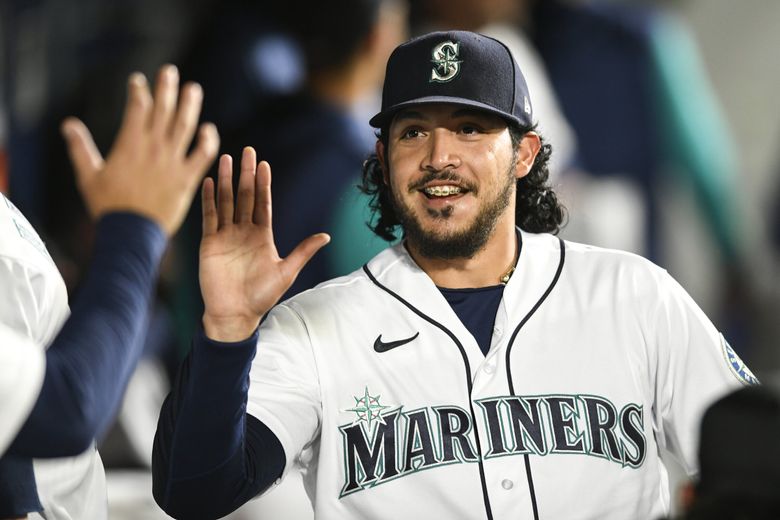 Mariners place Ray on 15-day IL with flexor strain