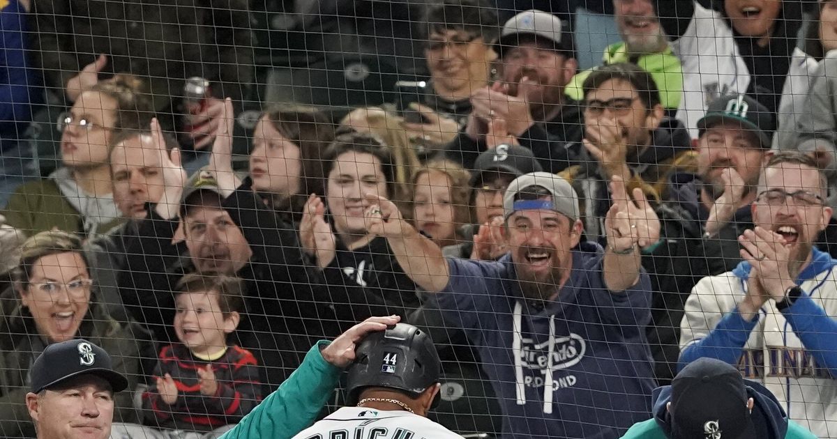 Mariners Fans Experience 'Pile of Emotions' After 21-Year Playoff