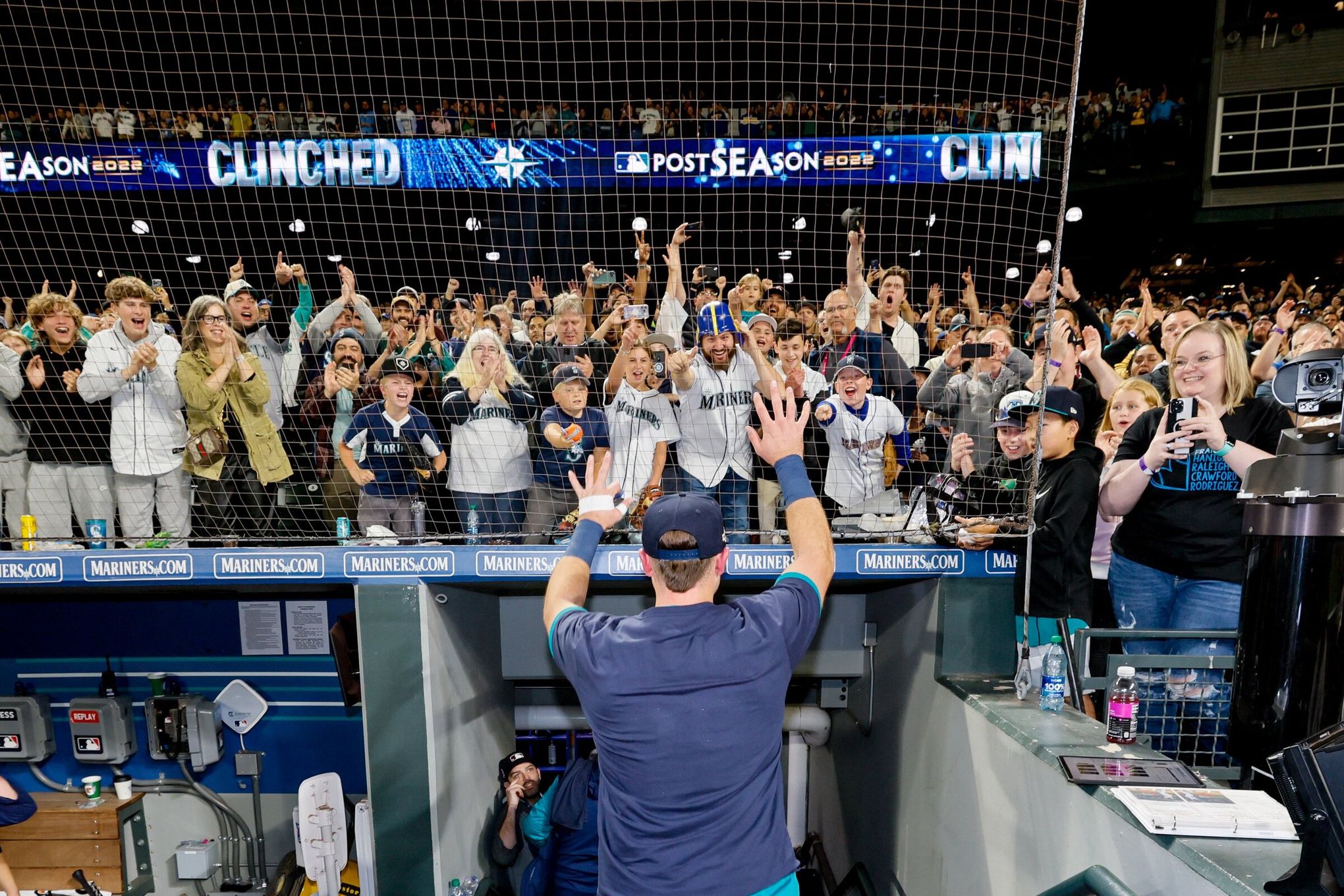 Jays clinch wild-card spot on day off, will celebrate Friday - The