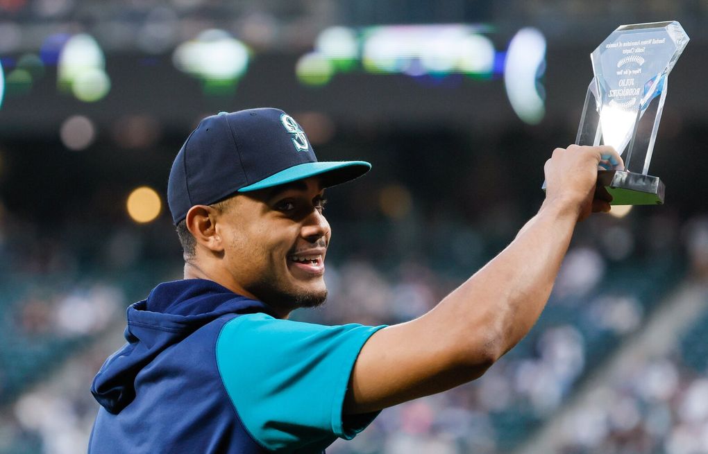 Seattle Mariners on X: Heart. Hustle. Good vibes. Congratulations to Eugenio  Suárez on being named our 2022 #HeartandHustle Award winner! 👏   / X
