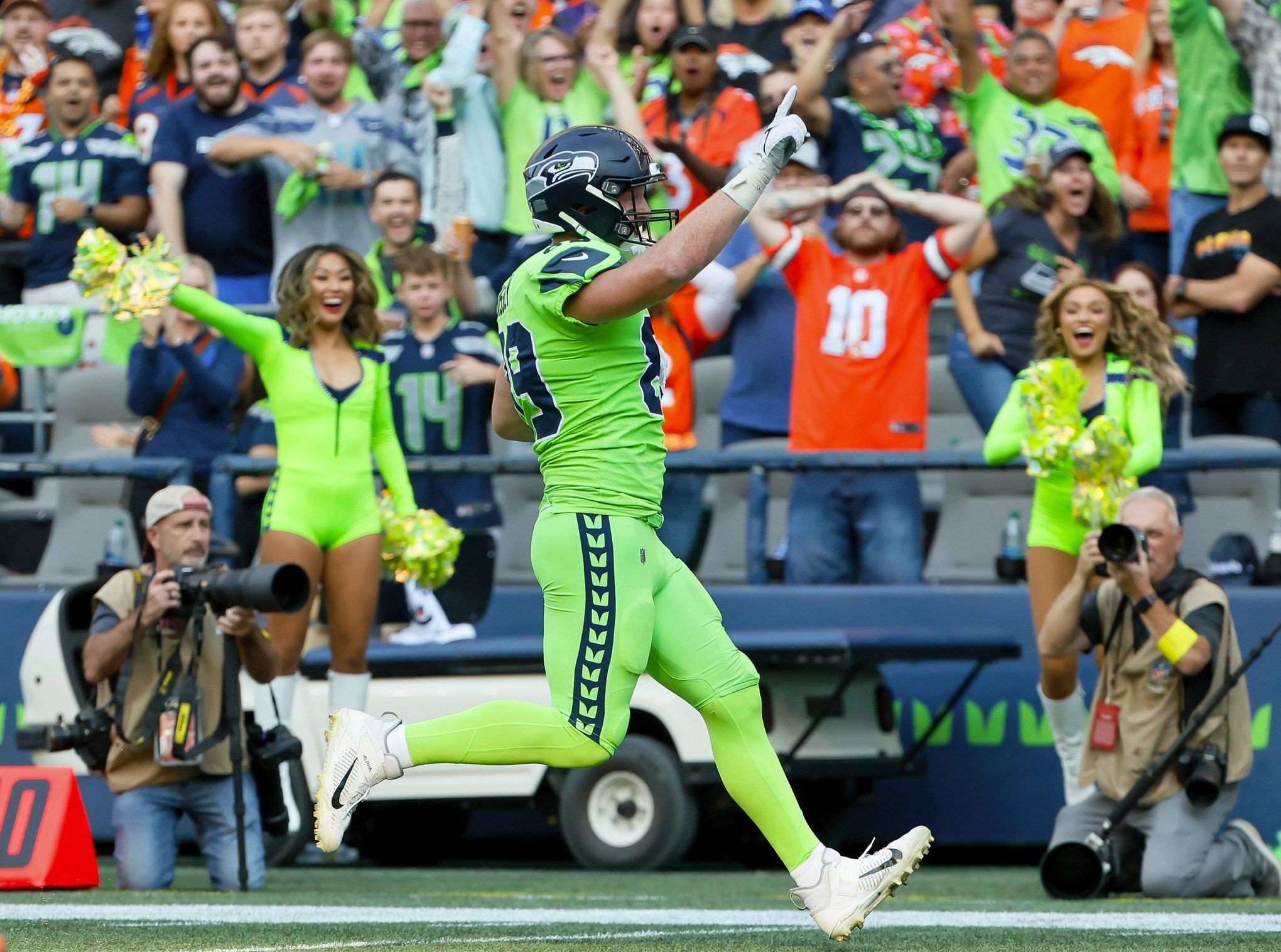 SEAHAWKS: Kansas City dumps sluggish Seattle 24-10