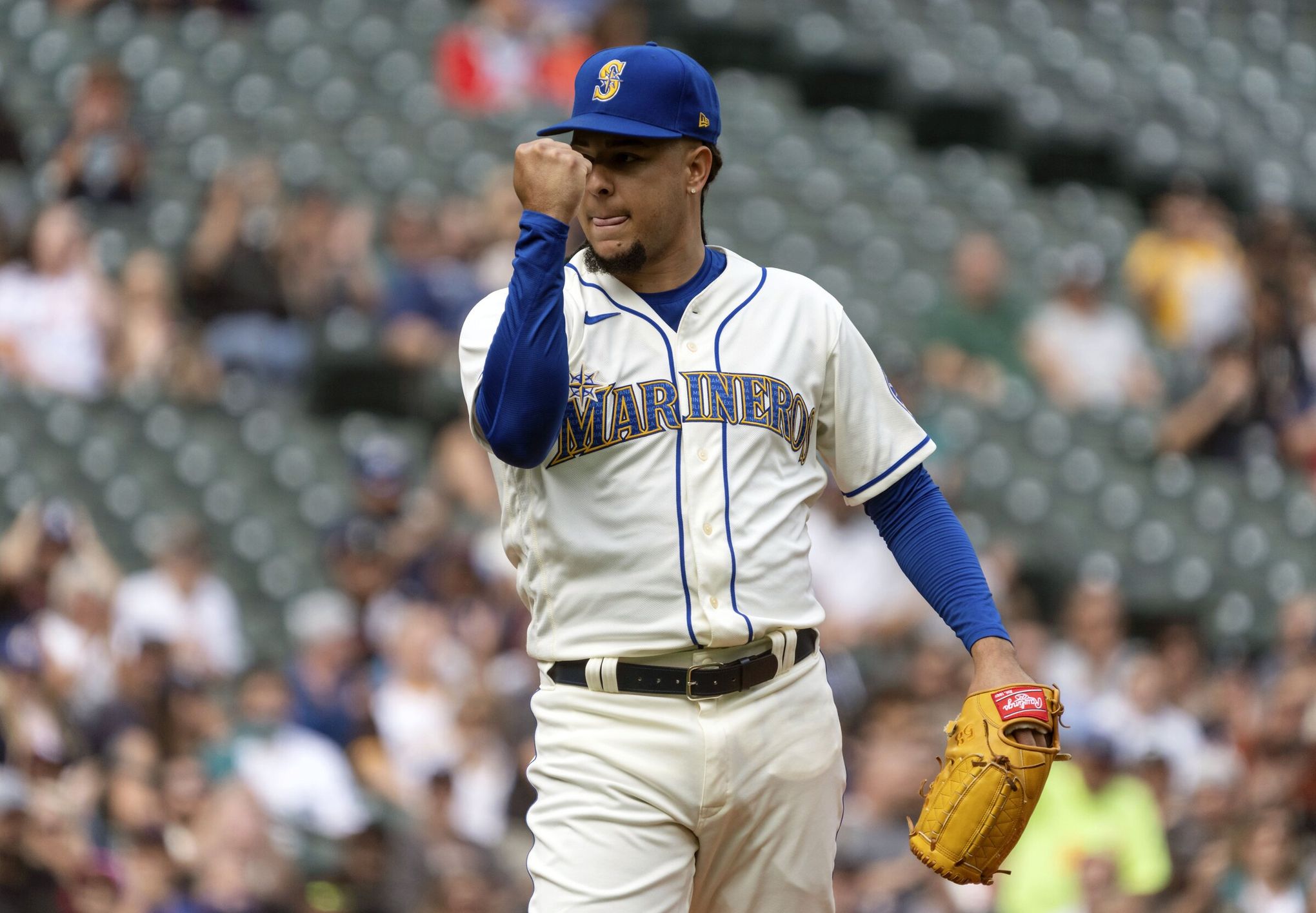 Stop everything, Seattle! The Mariners need you focused on the magic