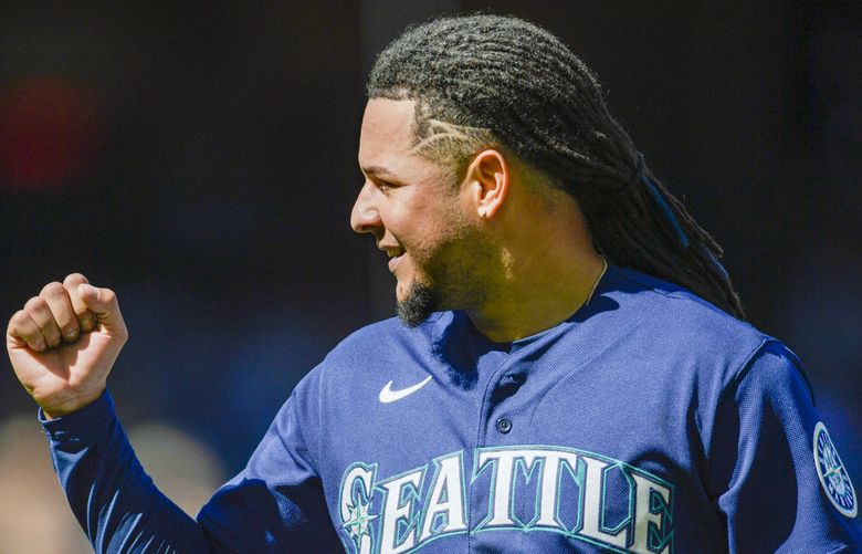 Mariners sign ace Luis Castillo to five-year, $108 million extension