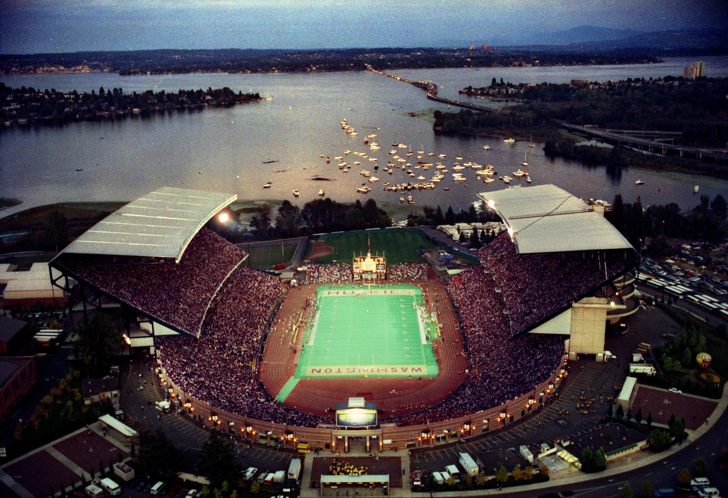 loudest decibel football game