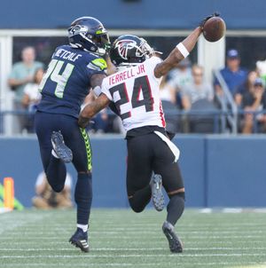 Seahawks' comeback falls short in 27-23 loss to Falcons