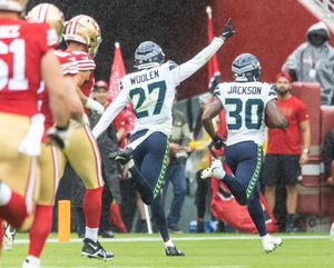 Seattle Seahawks, San Francisco 49ers explode for three quick touchdowns -  ABC7 San Francisco