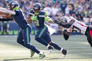 Seahawks' comeback falls short in 27-23 loss to Falcons